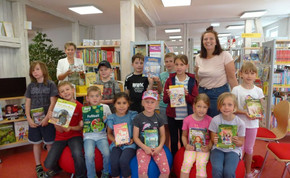 Schüler aus Wittershausen besuchen Stadtbücherei